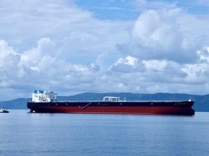 Wow! Kapal Tanker Raksasa Tiba di Indonesia Wow! Kapal Tanker Raksasa Tiba di Indonesia