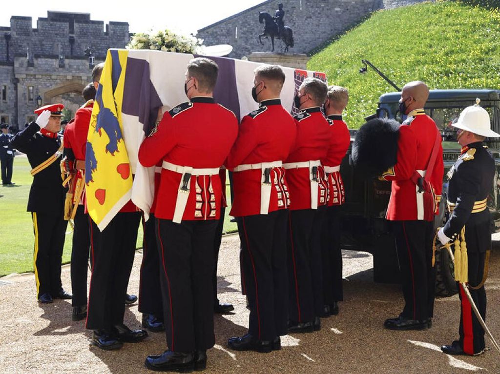 Pangeran Philip Dimakamkan di Royal Vault Usai 50 Menit Upacara Pemakaman
