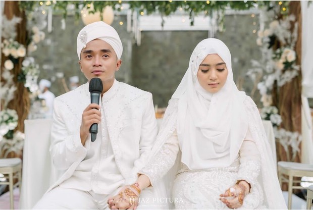 artis yang menikah muda