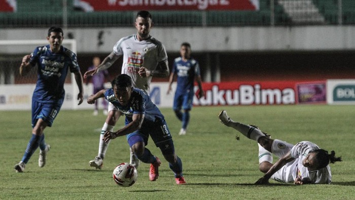 PERSIB BANDUNG KALAHKAN PS SLEMAN