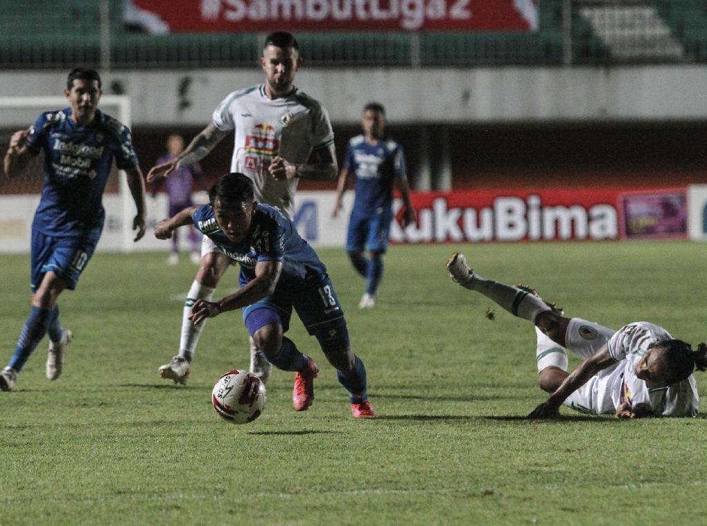 PSS Kalah dari Persib karena Kesalahan Sendiri PSS Kalah dari Persib karena Kesalahan Sendiri