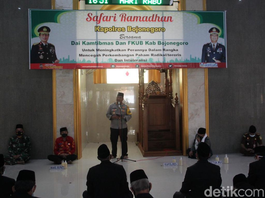 Dai dan Tokoh Agama Bojonegoro Diajak Tangkal Paham Radikalisme Dai dan Tokoh Agama Bojonegoro Diajak Tangkal Paham Radikalisme