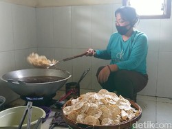 Usaha Jajanan di Trenggalek yang Mulai Bangkit Lagi