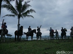 Ngabuburit Tak Biasa di Banjarnegara, Berkuda Keliling Kota