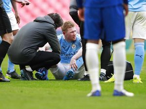 Man City Kalah, De Bruyne Malah Cedera