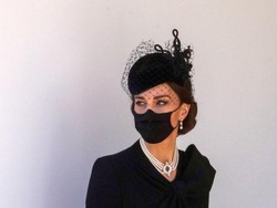 Makna Kalung Ratu yang Dipakai Kate Middleton di Pemakaman Pangeran Philip