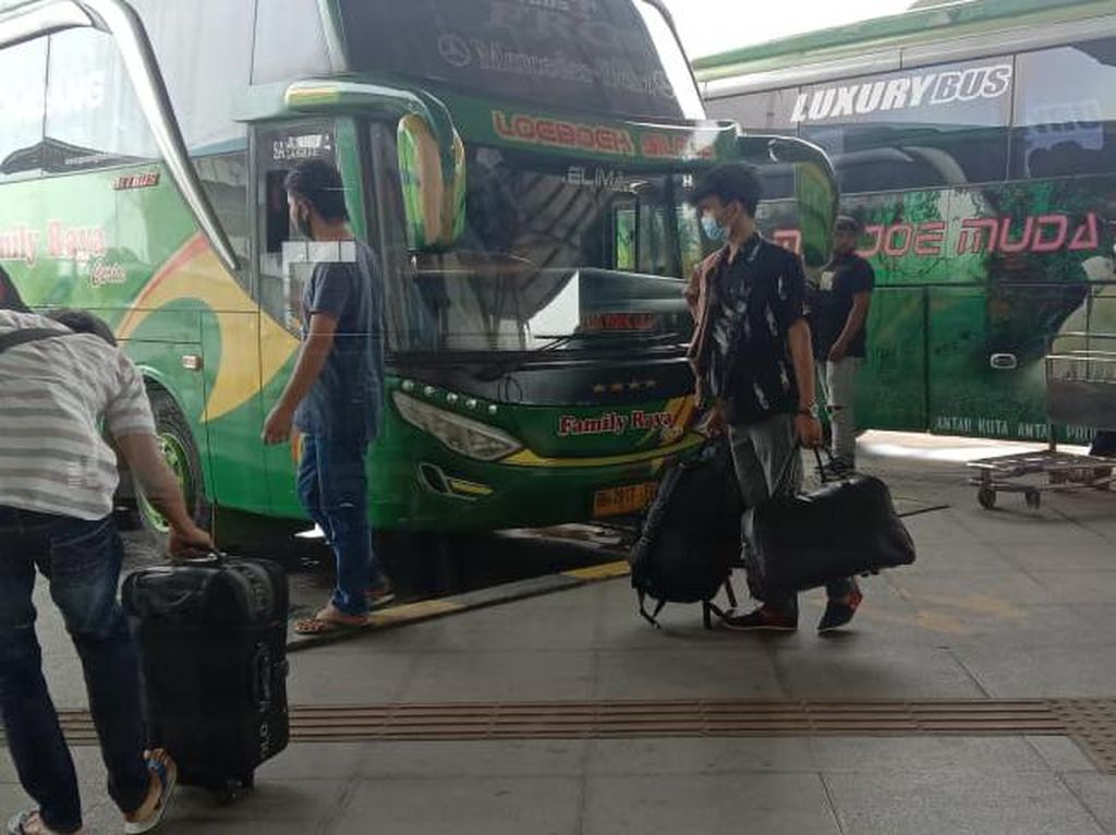 Terminal Pulo Gebang Tetap Buka Saat Mudik Dilarang, Ini Syaratnya Terminal Pulo Gebang Tetap Buka Saat Mudik Dilarang, Ini Syaratnya