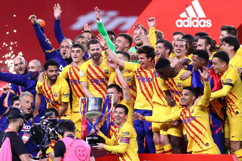 SEVILLE, SPAIN - APRIL 17: Lionel Messi of FC Barcelona lifts the trophy after winning the Copa Del Rey Final match between Athletic Club and Barcelona at Estadio de La Cartuja on April 17, 2021 in Seville, Spain. Sporting stadiums around Spain remain under strict restrictions due to the Coronavirus Pandemic as Government social distancing laws prohibit fans inside venues resulting in games being played behind closed doors. (Photo by Fran Santiago/Getty Images)