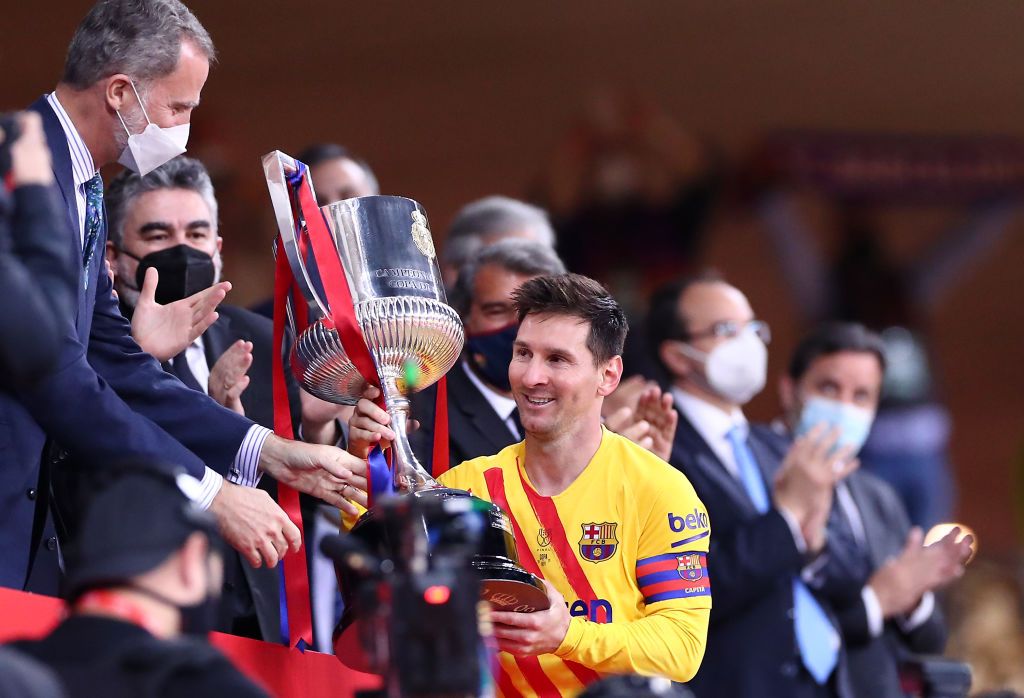 SEVILLE, SPAIN - APRIL 17: Lionel Messi of FC Barcelona lifts the trophy after winning the Copa Del Rey Final match between Athletic Club and Barcelona at Estadio de La Cartuja on April 17, 2021 in Seville, Spain. Sporting stadiums around Spain remain under strict restrictions due to the Coronavirus Pandemic as Government social distancing laws prohibit fans inside venues resulting in games being played behind closed doors. (Photo by Fran Santiago/Getty Images)