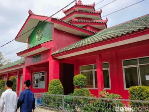 Melihat Bangunan Unik Bergaya Tionghoa di Ponpes Ar-Rahmat Majalengka