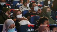 Momen Ridwan Kamil Nonton di Bioskop