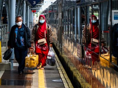 Mudik Lebih Awal di Stasiun Pasar Senen