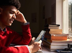 Kombo OPPO Reno5 F & OPPO Band Siap Maksimalkan Gaya Hidup Milenial