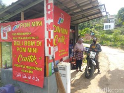 Salut! Pria Lembang Sisihkan Penghasilan Pom Mini untuk Penerangan Jalan
