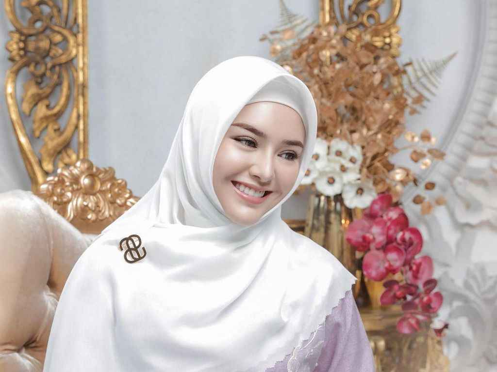 Setelah Jadi Model Hijab, Amanda Manopo Jualan Mukena Rp 1,3 Juta