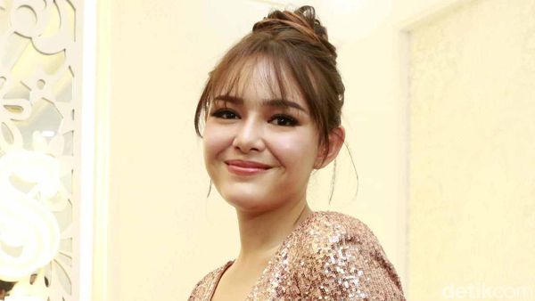Senyum Manis Amanda Manopo Usai Diisukan Mualaf