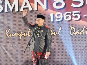 Pengusaha Asal Surabaya Bagikan 2 Ton Beras untuk Warga Lamongan