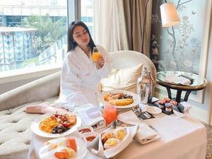 Intip Keseruan Memes Prameswari Saat Staycation hingga ke Ruang Makan Harry Potter Intip Keseruan Memes Prameswari Saat Staycation hingga ke Ruang Makan Harry Potter
