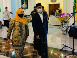 Senyum Khofifah Saat Ditanya Peluang Nyapres Bareng Ridwan Kamil