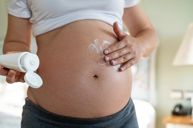 Saat hamil, beberapa kulit wanita menjadi kusam. Namun, kamu perlu berhati-hati memilih skincare pencerah kulit.