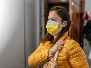 Begini Cara Efektif Pakai Masker Dobel Tanpa Merasa Sesak