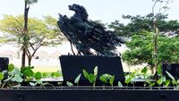 Instalasi Seni Karya I Nyoman Nuarta Mejeng di Apartemen Mewah
