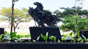 Instalasi Seni Karya I Nyoman Nuarta Mejeng di Apartemen Mewah