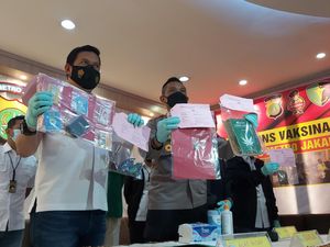 Polisi Pamerkan Barang Bukti Kasus Jeff Smith: Ganja hingga Tembakau