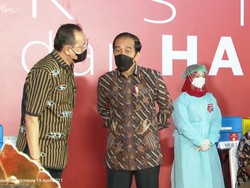 Harapan Jokowi Usai Seniman Jalani Vaksinasi COVID-19