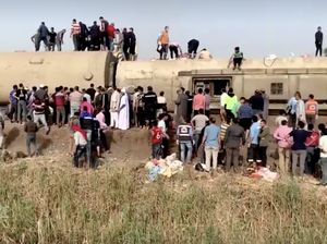 KA Tergelincir di Mesir, 11 Orang Tewas, 98 Terluka