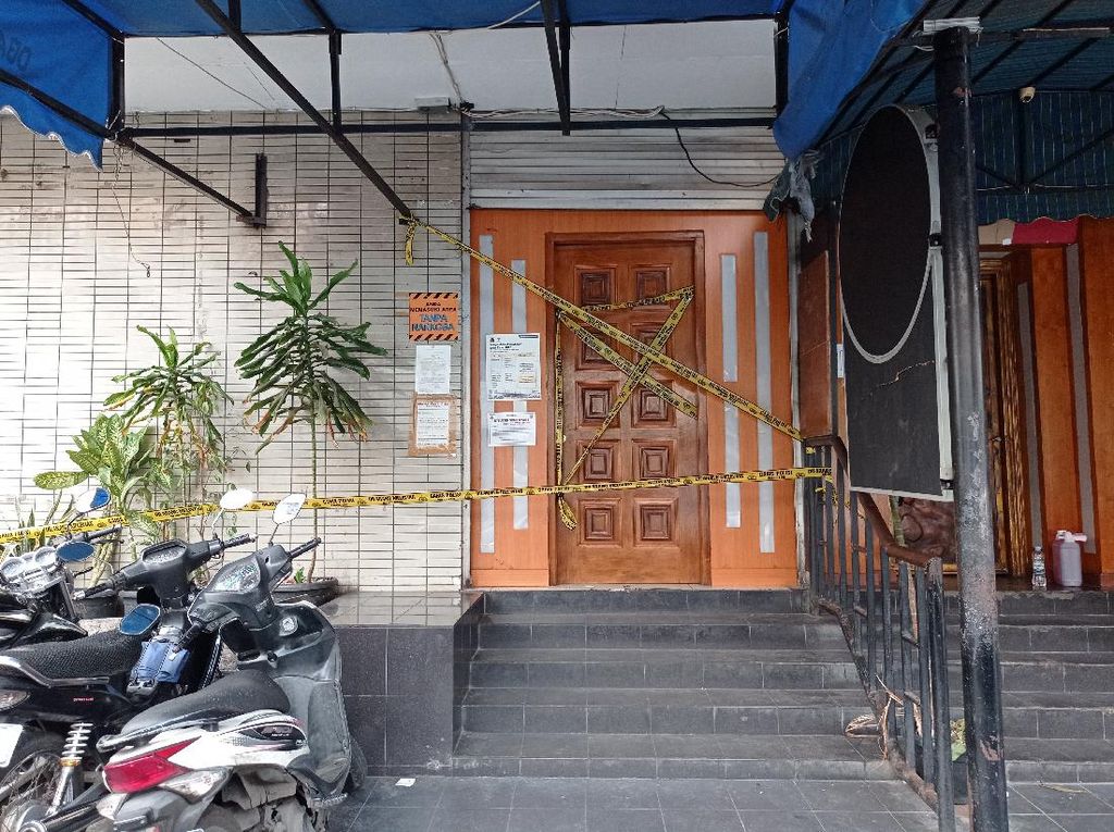 Kena Sanksi, Kafe Lokasi Pengeroyokan Brimob-Kopassus Disegel DKI Kena Sanksi, Kafe Lokasi Pengeroyokan Brimob-Kopassus Disegel DKI