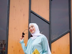 Kisah Hijrah Deswita Maharani, Bikin Ferry Maryadi Takjub Saat Berhijab