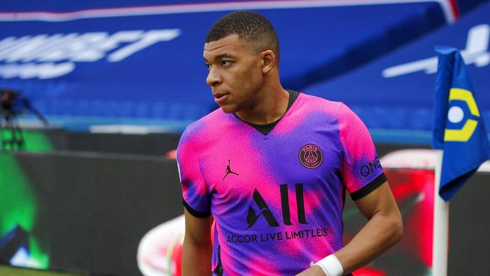 PSGs Kylian Mbappe during the French League One soccer match between Paris Saint-Germain and St Etienne at Parc Des Princes in Paris, France, Sunday, April 18, 2021. (AP Photo/Francois Mori)