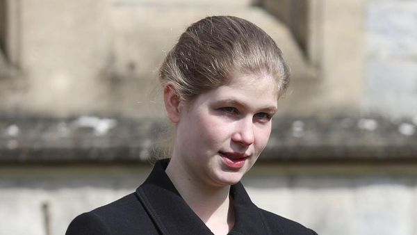 Potret Cantiknya Lady Louise, Cucu Ratu Elizabeth II yang Berusia 18 Tahun