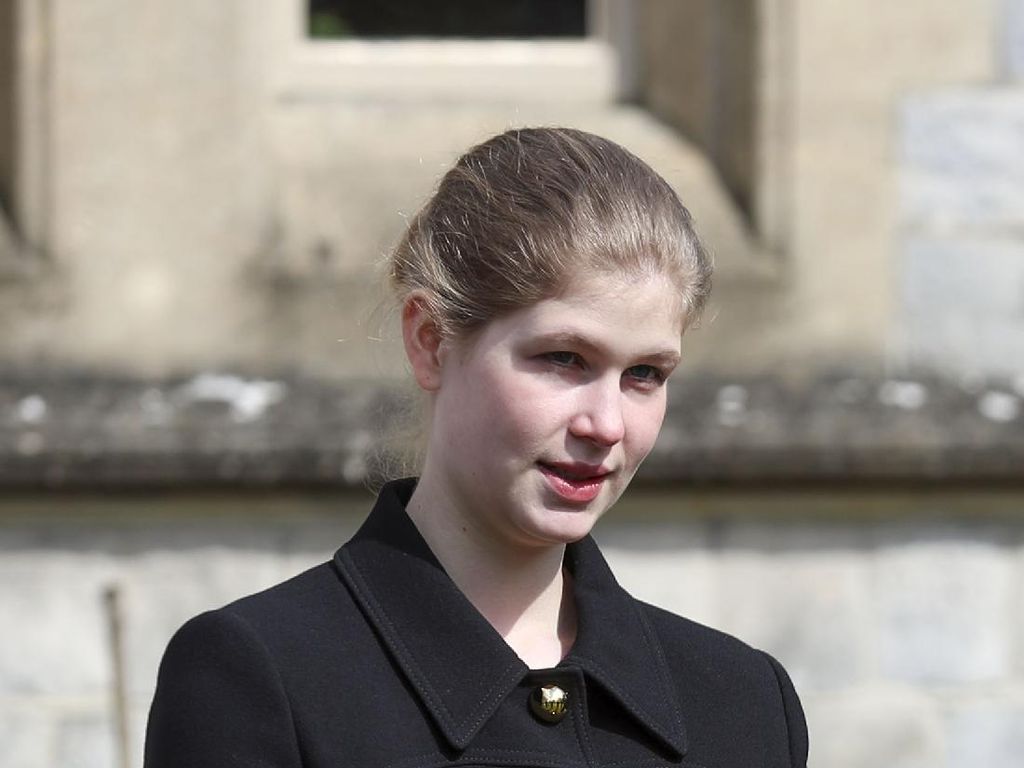 Potret Cantiknya Lady Louise, Cucu Ratu Elizabeth II yang Berusia 18 Tahun Potret Cantiknya Lady Louise, Cucu Ratu Elizabeth II yang Berusia 18 Tahun