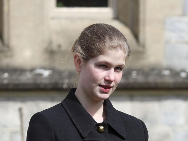 Potret Cantiknya Lady Louise, Cucu Ratu Elizabeth II yang Berusia 18 Tahun