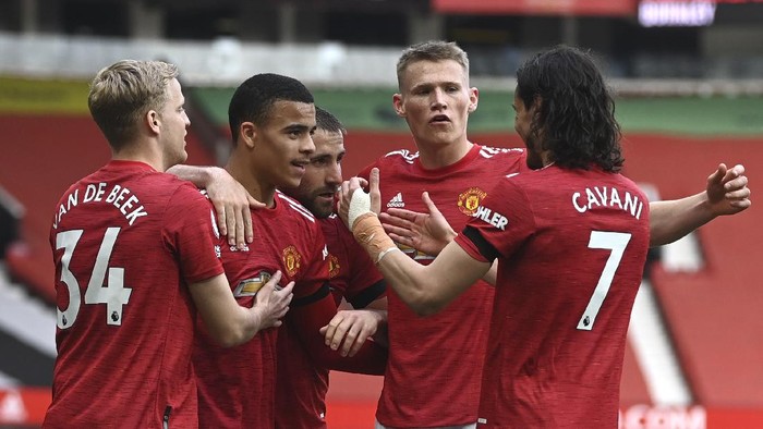 Manchester Uniteds Mason Greenwood, centre, is congratulated by teammates after scoring during the English Premier League soccer match between Manchester United and Burnley at the Old Trafford stadium in Manchester, England, Sunday, April 18, 2021. (Gareth Copley/Pool via AP)