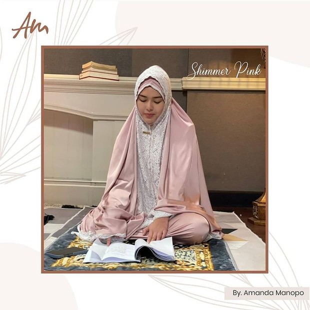 Mukena Amanda Manopo/sumber: Instagram.com/amandamanopomukena Mukena Amanda Manopo