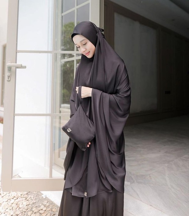 Mukena Laudya Chyntia Bella/sumber: Instagram.com/lbylcb Mukena Laudya Chyntia Bella