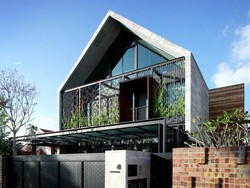 7 Inspirasi Pagar Minimalis, Dari Baja Hingga Batu-bata Ekspos