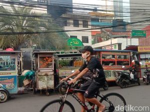 Meski Pandemi, Pasar Takjil Benhil Tetap Ramai Diserbu Warga