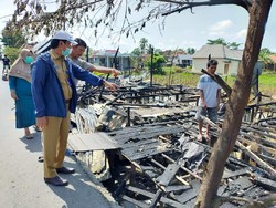 Bupati Ogan Komering Ilir Bangun Ulang Rumah Korban Kebakaran