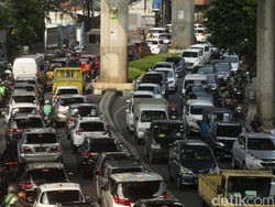 Polisi Sarankan Angkutan Umum Ditambah Jika Ganjil-Genap Berlaku Lagi