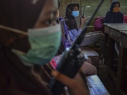 Setahun Pandemi, SD Di Solo Masih Pakai HT untuk Belajar