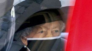 8 Foto Ratu Elizabeth di Pemakaman Suaminya, Pakai Bros Penuh Makna