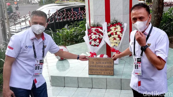 Rayakan HUT PSSI Ke-91, Iwan Bule Sambangi Balai Persis Solo Ketum PSSI Mochamad Iriawan hadiri puncak perayaan HUT PSSI ke-91 di Kota Solo. Puncak perayaan HUT PSSI itu digelar di Balai Persis Solo.