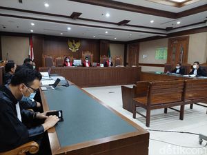 Jaksa KPK Yakin Ada Perintah Juliari soal Pungutan Fee Bansos Corona Jaksa KPK Yakin Ada Perintah Juliari soal Pungutan Fee Bansos Corona