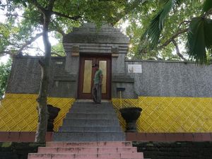 Arkeolog Sebut Situs Siti Inggil Bukan Makam Raden Wijaya, Tapi Mandapa Arkeolog Sebut Situs Siti Inggil Bukan Makam Raden Wijaya, Tapi Mandapa