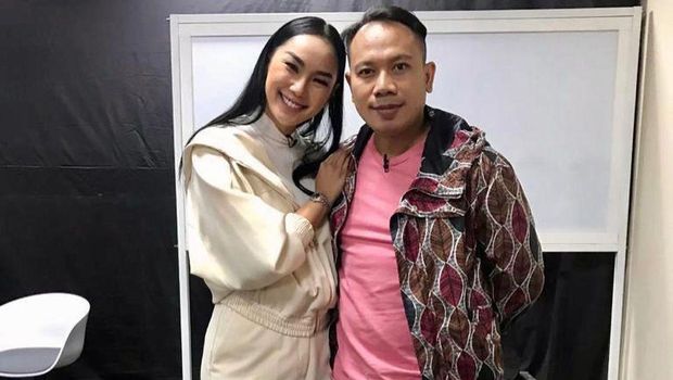 Berulang tahun ke 37, begini potret vicky dan kalina merayakannya!