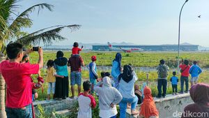 Bahagia Itu Sederhana, Nonton Pesawat Lewat di Bandara YIA